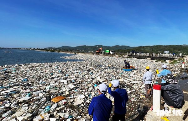 400 metric tons of trash removed from polluted lagoon in Vietnam’s Quang Ngai