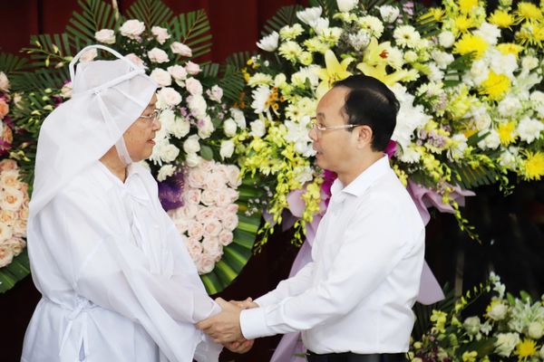 Vietnamese, Australian gov’t representatives pay homage to Prof. Vo Tong Xuan