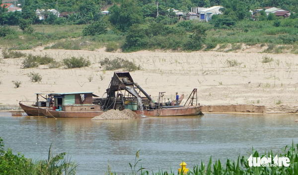 Firm in central Vietnam fined over $18,700 for unlawful sand exploitation