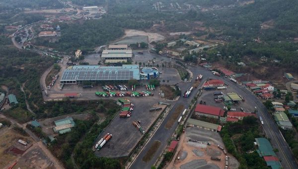 Vietnam, Laos prepare to set up joint cross-border economic zone