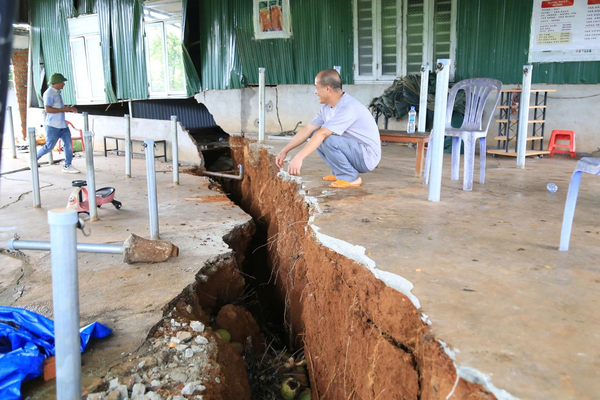 Large cracks appear on national highway in Vietnam’s Central Highlands