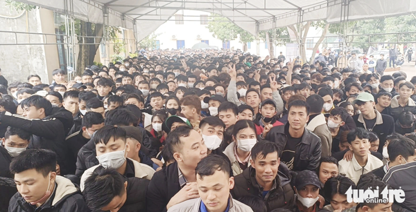 Thousands flood employment center in north-central Vietnam to register for work in South Korea