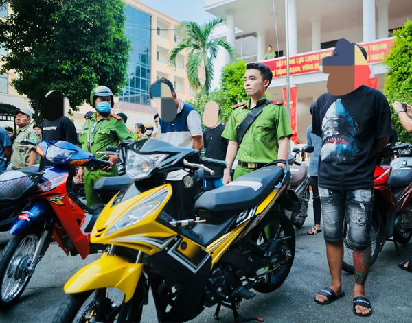 25 young people arrested for illegal racing through Saigon Bridge