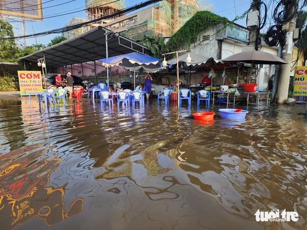 Breakfast @ Tuoi Tre News — March 12