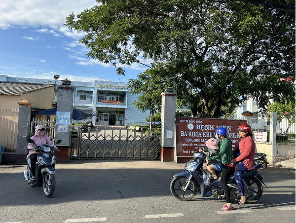 Harmful bacteria found in 'banh mi' pâté sample in mass food poisoning in Vietnam