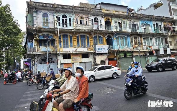 Ho Chi Minh City short of funding to demolish dilapidated apartment building