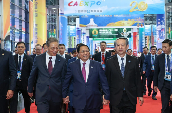 PM Pham Minh Chinh visits Vietnamese pavilion at CAEXPO in China