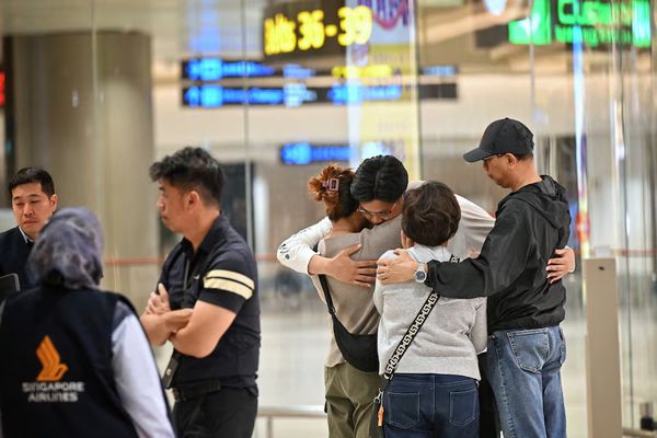 Shaken passengers arrive in Singapore after deadly turbulence-stricken flight