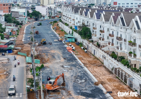 Ho Chi Minh City’s expanded Duong Quang Ham Street takes shape