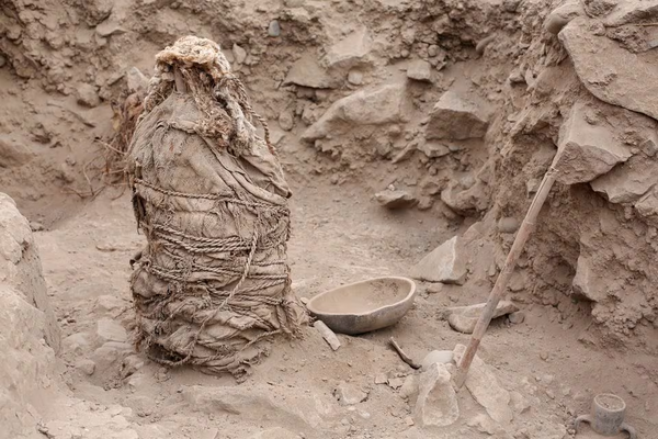 Peru archaeologists unearth 1,000-year-old mummies of children in Lima