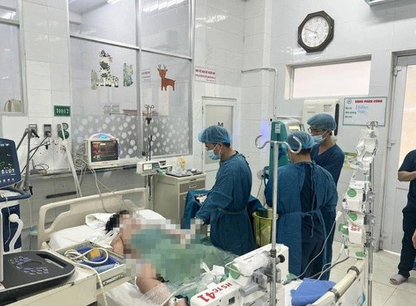 Child killed in mass food poisoning in southern Vietnam