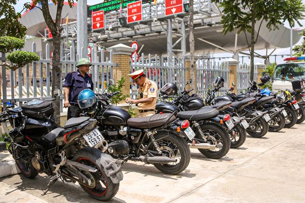 30 cruiser bikes unlawfully enter expy, injure traffic cop in northern Vietnam