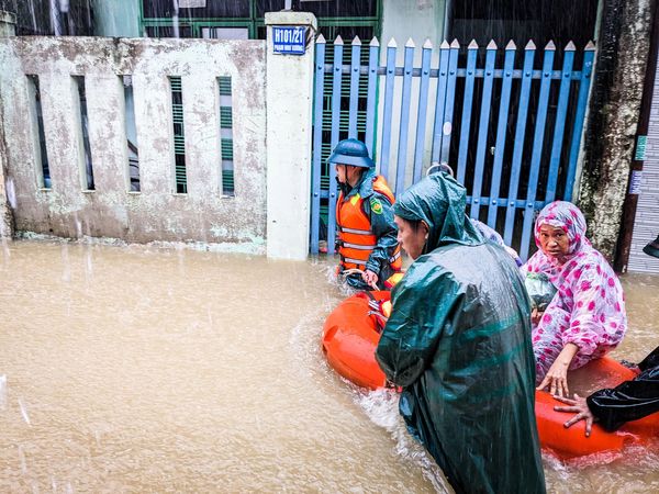 Cold weather, heavy rainfall expected in northern, central Vietnam next week