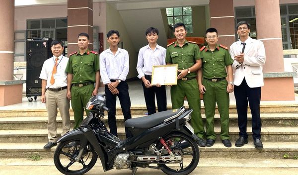 11th grader praised for catching motorbike thief in south-central Vietnam