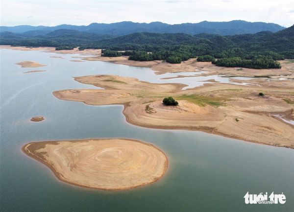 Water levels in north-central Vietnam’s major irrigation dam critically low