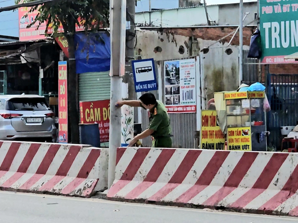 3 die after motorcycle hits light pole in southern Vietnam