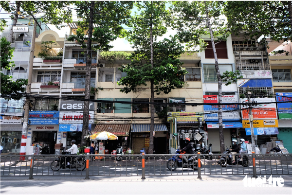 Residents look to leave seriously dilapidated apartment building in Ho Chi Minh City