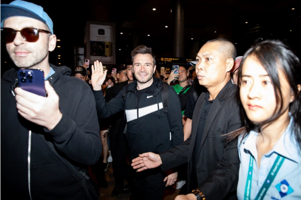 Boy band Westlife returns to Vietnam after 12 years to fans’ rapturous welcome