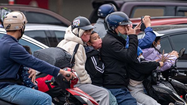 Under-4 kids carried in car need carrier or safety devices: proposal to Vietnam’s traffic bill