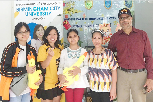 Overseas Vietnamese youth return for higher education