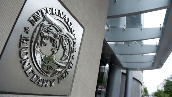 IMF says central banks should not rush into rate cuts