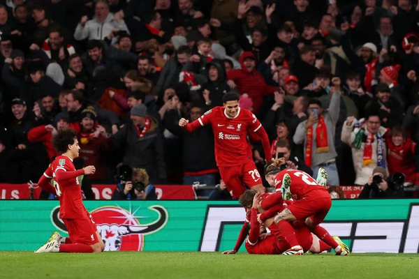 Van Dijk applauds his young side's effort in winning the League Cup