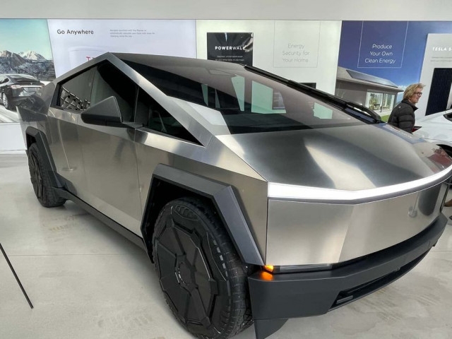 Tesla Cybertruck - mẫu xe bán tải điện có khả năng chống đạn