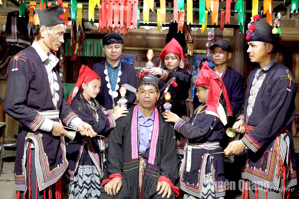 “Cap sac' ritual of the Dao Tien people in Khuoi Xoan