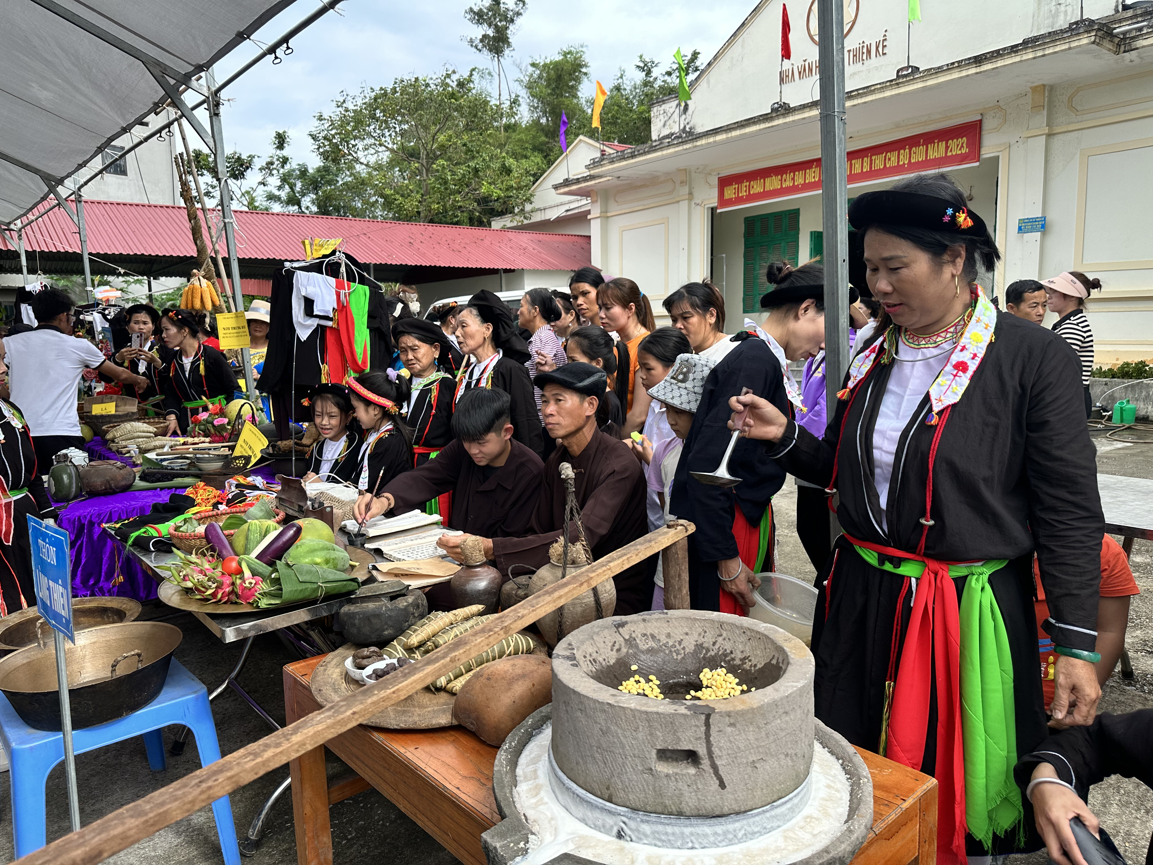 San Diu people preserve and promote their national cultural identity