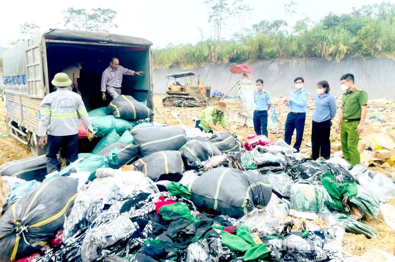 Khó quản lý “hàng xách tay”