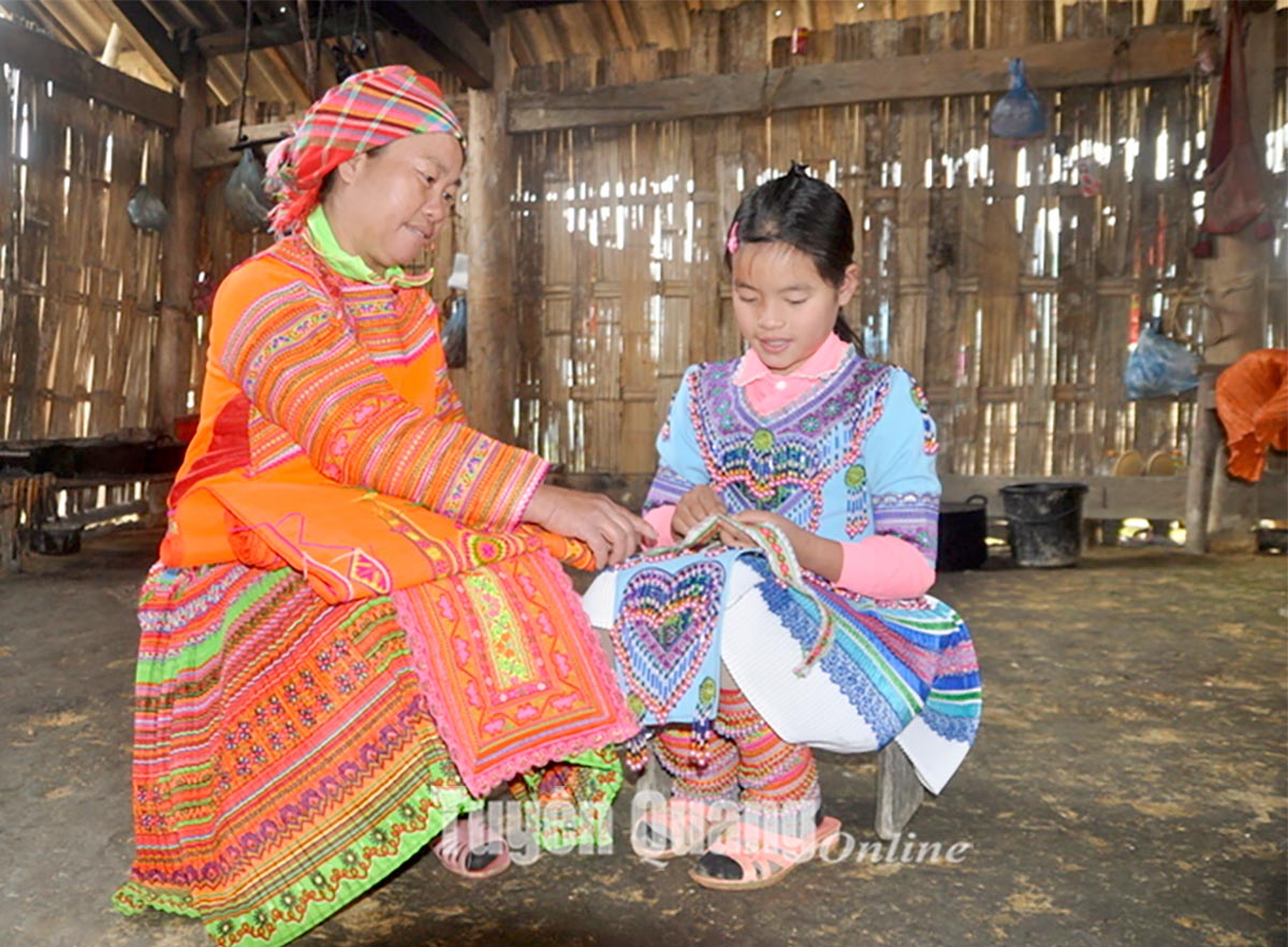 Hmong people in Xuan Lap preserve their cultural identity