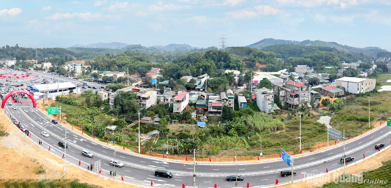 The first day when the the Tuyen Quang - Phu Tho highway was put into operation