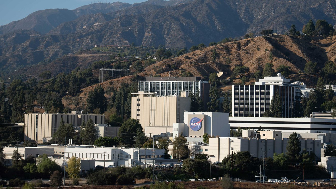 JPL của NASA sa thải hàng trăm công nhân