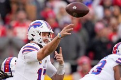 Josh Allen dẫn dắt Buffalo Bills vượt qua Miami Dolphins để giành chức vô địch AFC East