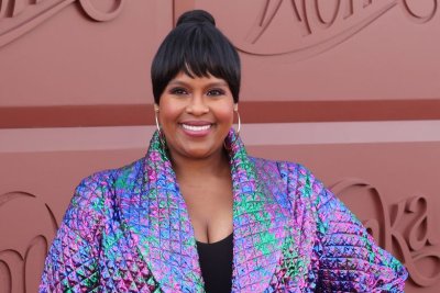 Natasha Rothwell học được "Làm thế nào để chết một mình" trong nhà lưu động của Hulu series