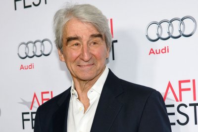 Sam Waterston cảm ơn người hâm mộ trước lối ra 'Law & Order'