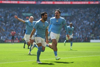 Yêu cầu ký tên với Manchester City