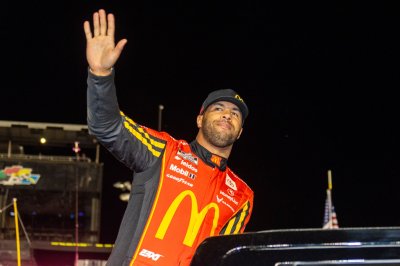 NASCAR là Bubba Wallace, vợ mang thai đứa con đầu lòng