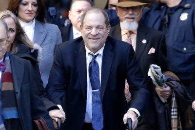 Tòa Án Phúc Thẩm New York lật đổ Harvey Weinstein tội hiếp dâm