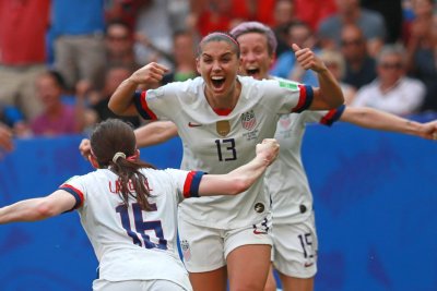 Biểu tượng bóng đá Mỹ Alex Morgan tuyên bố về hưu, mang thai