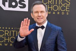 Christian Slater đe dọa trẻ em trong 'Biên niên sử Spiderwick'