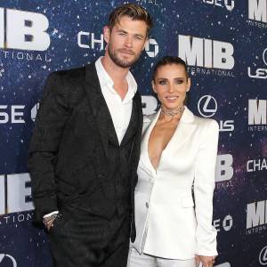 Chris Hemsworth chia sẻ hình gia đình với "Người vợ xinh đẹp" Elsa Pataky