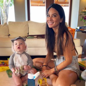 Olivia Munn nói rằng con trai Malcolm "đã cứu tôi" trong cuộc chiến ung thư vú