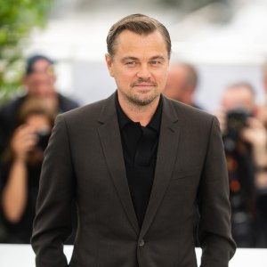 Leonardo DiCaprio cầm mic và rap trong bữa tiệc sinh nhật lần thứ 49 của anh ấy