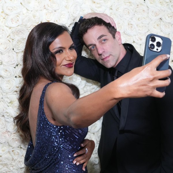 B.J. Novak có 'Tất nhiên' Met BFF Em bé mới đáng yêu của Mindy Kaling