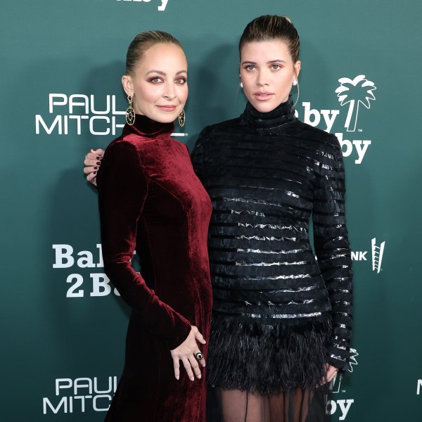 Nicole Richie phản ứng với chị Sofia Richie sinh con