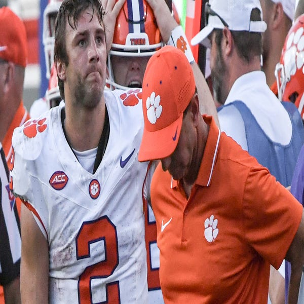 Thập kỷ suy tàn: Clemson, Dabo Swinney dẫn đầu…