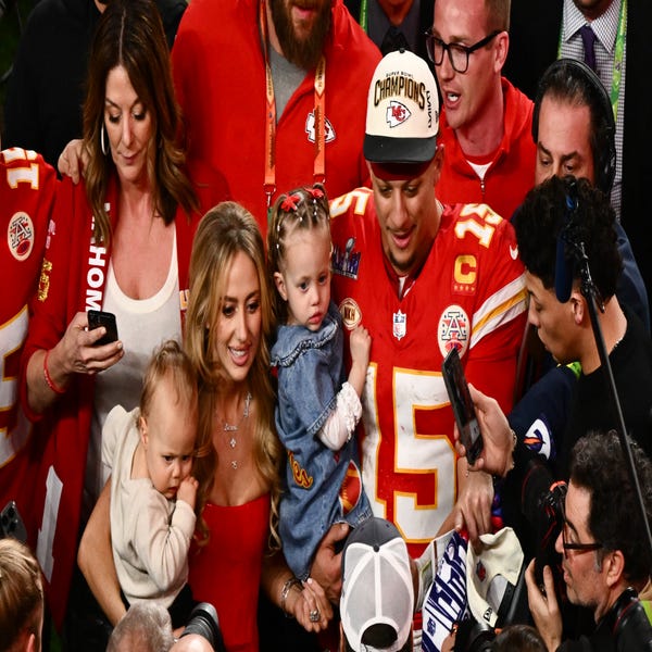 Patrick, Brittany Mahomes thông báo họ đang..