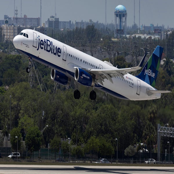 JetBlue chào mừng các túi xách mang theo cho nền kinh tế cơ bản..