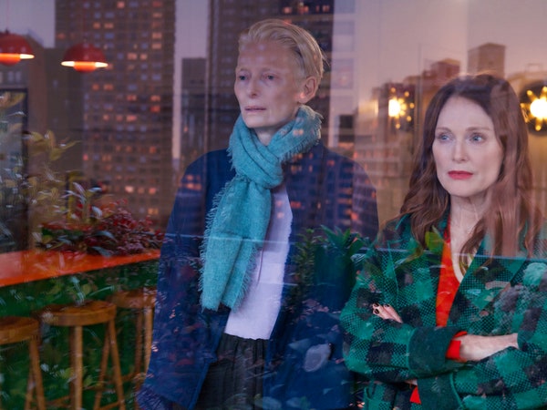 Julianne Moore và Tilda Swinton suy ngẫm về cái chết ở phòng kế bên